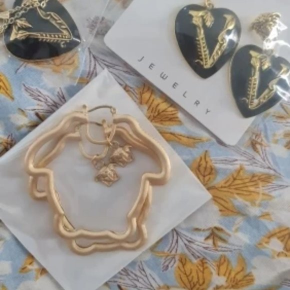 Lux Ver V-Shape red Heart Earrings Fashion Exaggerated Earrings Women's Jewelry - Picture 8 of 8